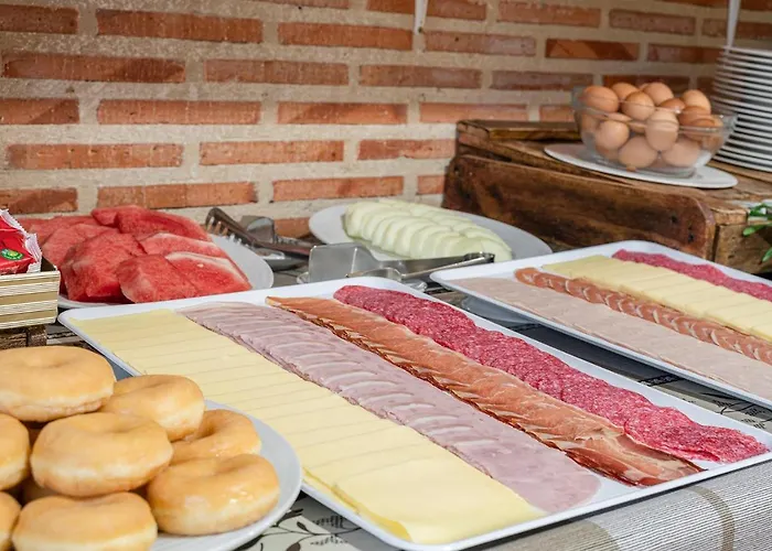 コレヒドール ホテル 2*